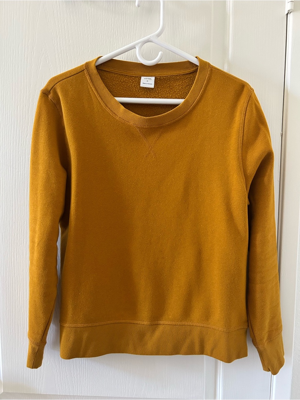 Amazon Essentials Mustard Yellow Crewneck Sweatshirt Fitted Medium